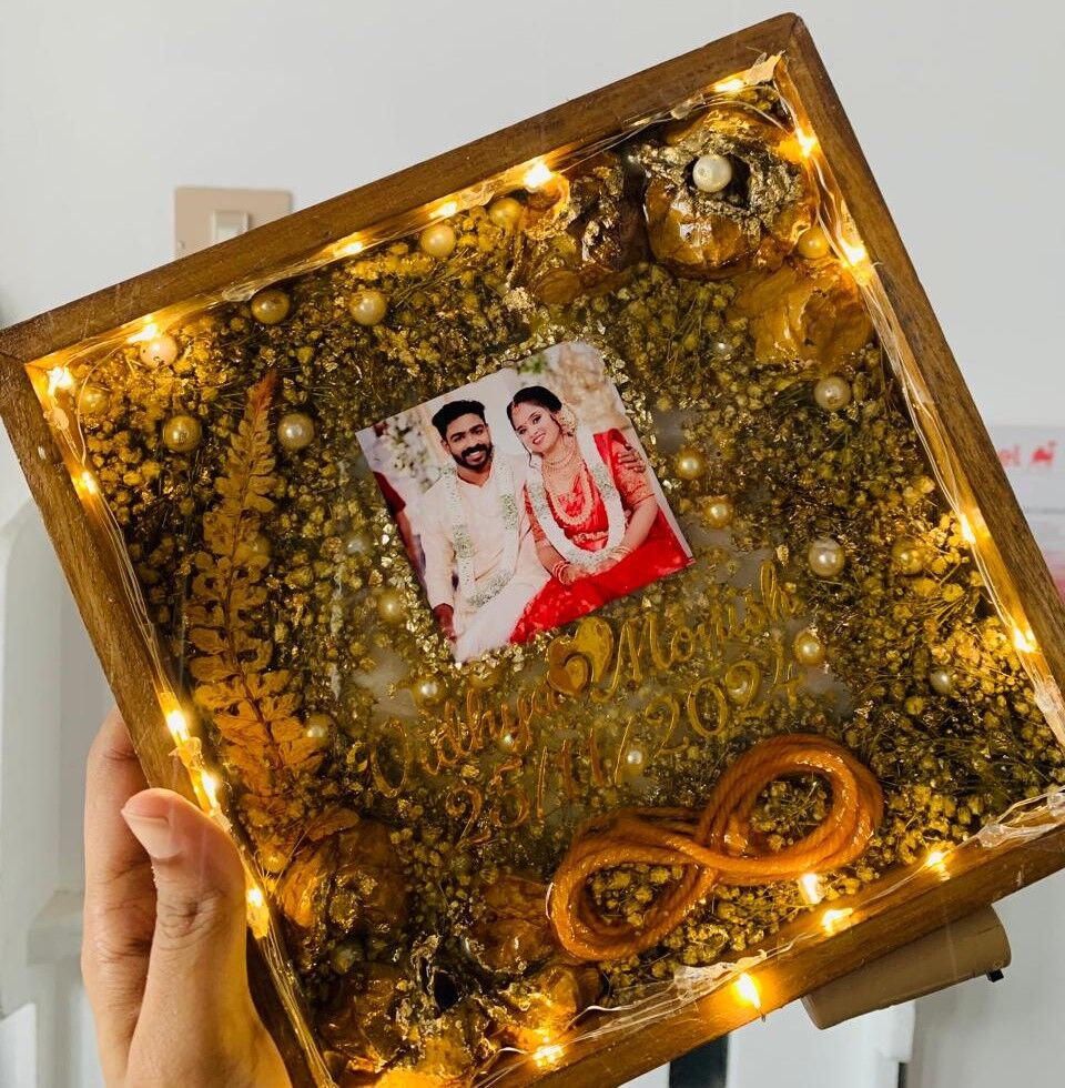 Personalized Varmala Preservation | Wedding Garland Preservation | Resin Photo Frame